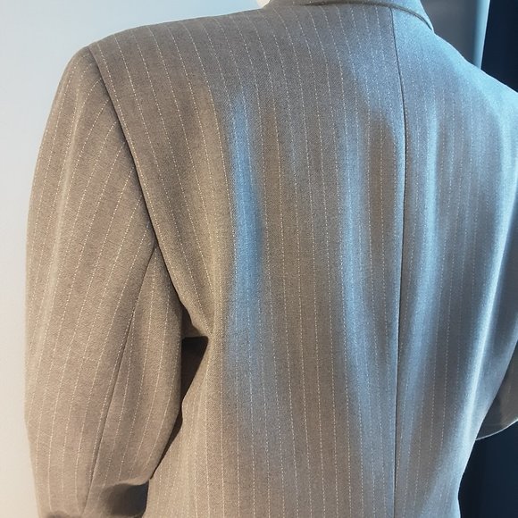 RETRO STYLE GRAY PINSTRIPE SUIT by LIZ CLAIBORNE - Picture 2 of 11